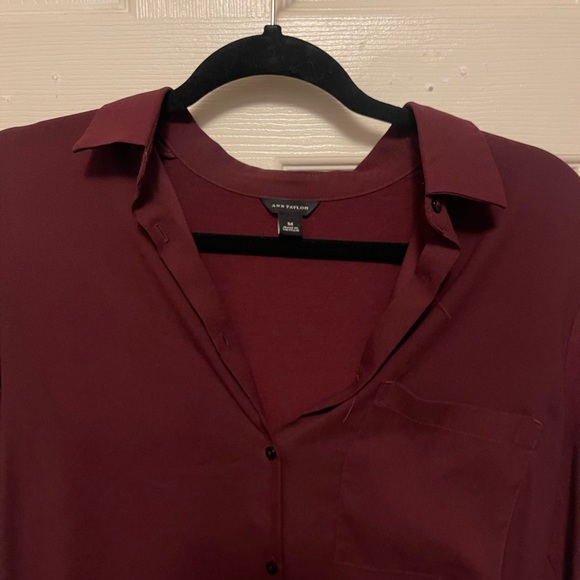 Women’s Ann Taylor Burgundy Button Up - Picture 3 of 3